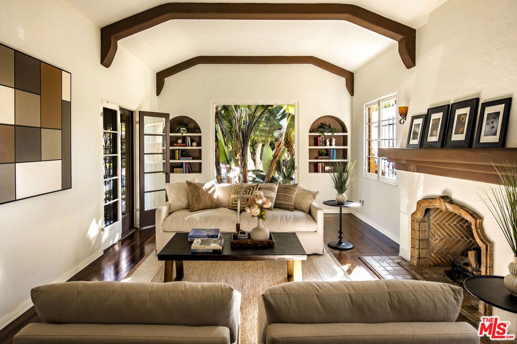 Image 1 of property listing at 6427 Lindenhurst Avenue, Los Angeles, CA 90048