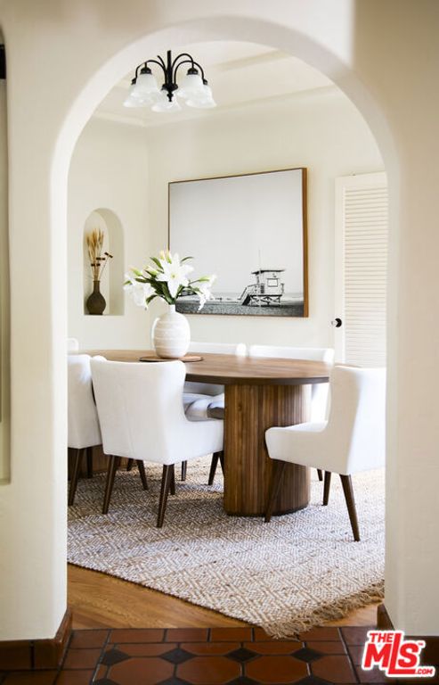 Image 17 of property listing at 6427 Lindenhurst Avenue, Los Angeles, CA 90048