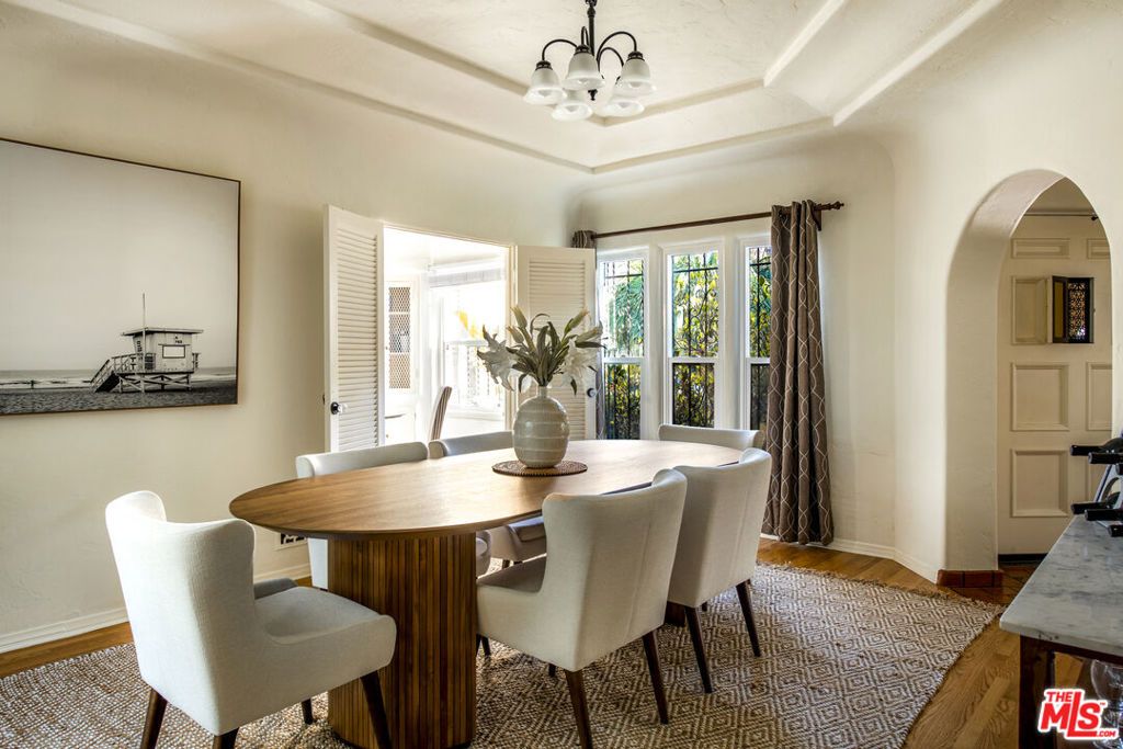 Image 18 of property listing at 6427 Lindenhurst Avenue, Los Angeles, CA 90048