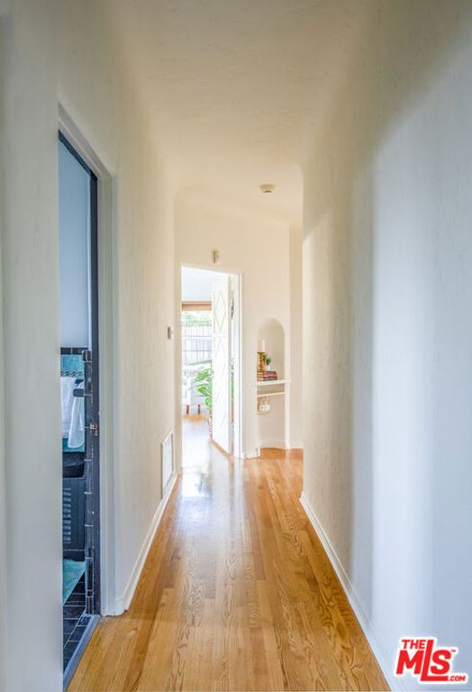 Image 27 of property listing at 6427 Lindenhurst Avenue, Los Angeles, CA 90048