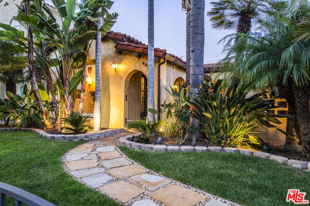 Image 3 of property listing at 6427 Lindenhurst Avenue, Los Angeles, CA 90048