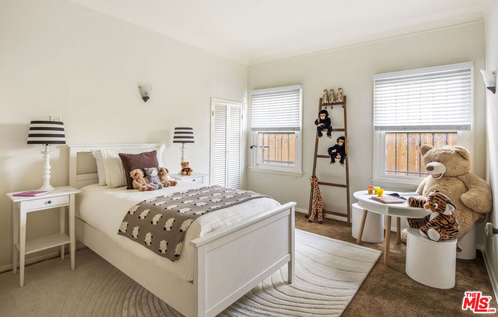 Image 31 of property listing at 6427 Lindenhurst Avenue, Los Angeles, CA 90048