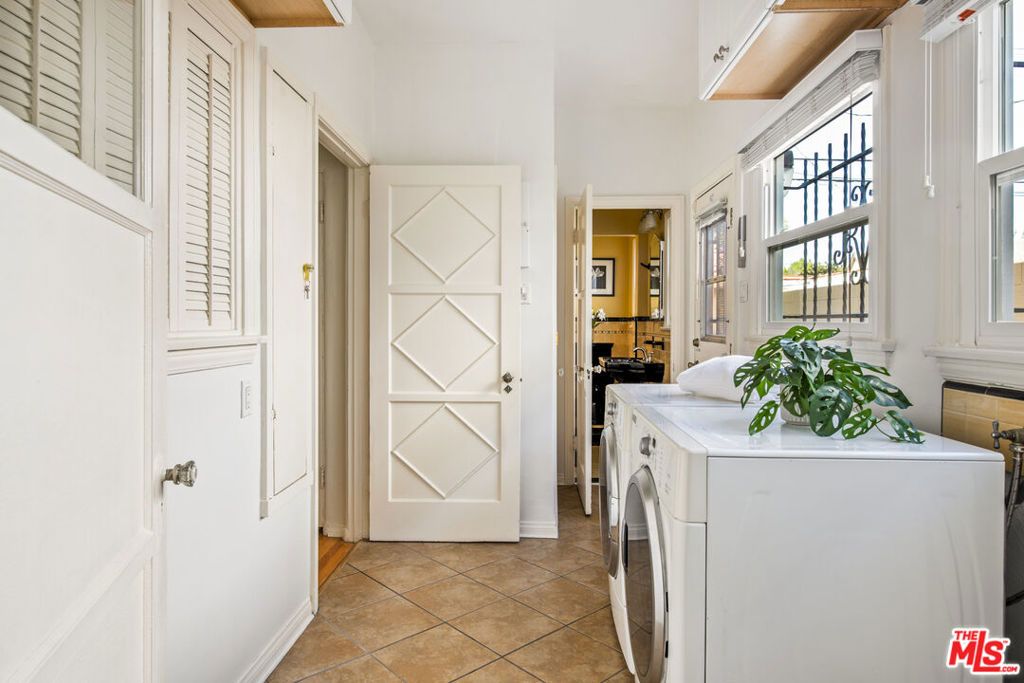 Image 39 of property listing at 6427 Lindenhurst Avenue, Los Angeles, CA 90048