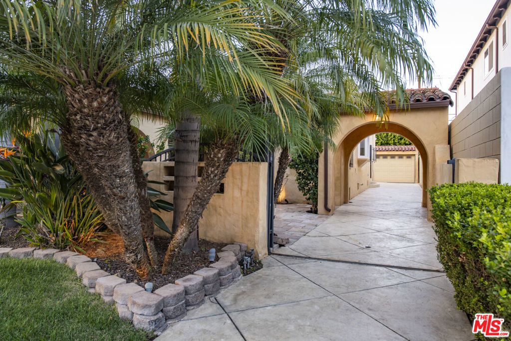 Image 54 of property listing at 6427 Lindenhurst Avenue, Los Angeles, CA 90048