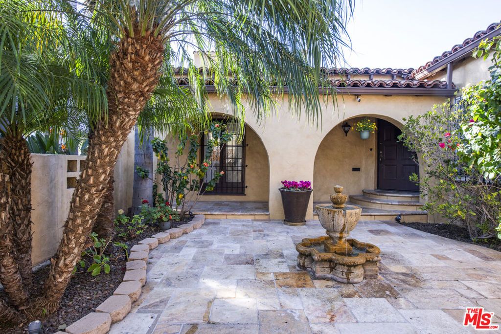 Image 6 of property listing at 6427 Lindenhurst Avenue, Los Angeles, CA 90048