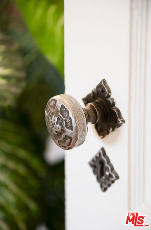 Image 8 of property listing at 6427 Lindenhurst Avenue, Los Angeles, CA 90048