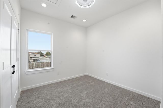 530 N 4th Street, La Porte, TX 77571