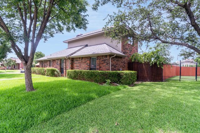 1905 Lansdown Court, Carrollton, TX 75010