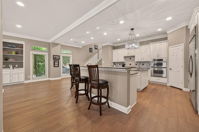 5335 Fairdale Lane, Houston, TX 77056