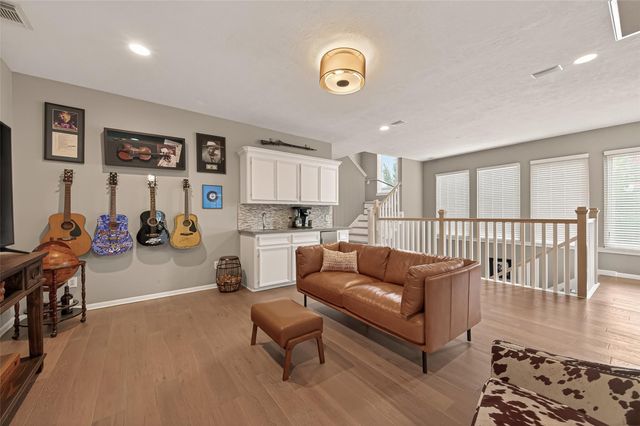 5335 Fairdale Lane, Houston, TX 77056