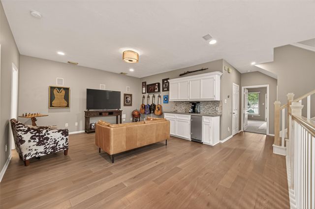 5335 Fairdale Lane, Houston, TX 77056