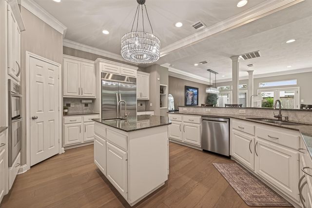 5335 Fairdale Lane, Houston, TX 77056
