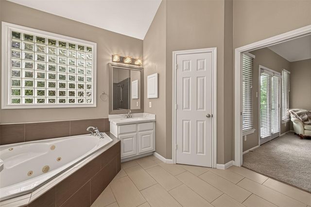 5335 Fairdale Lane, Houston, TX 77056