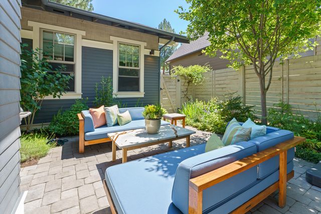 2322 NW High Lakes Loop, Bend, OR 97703