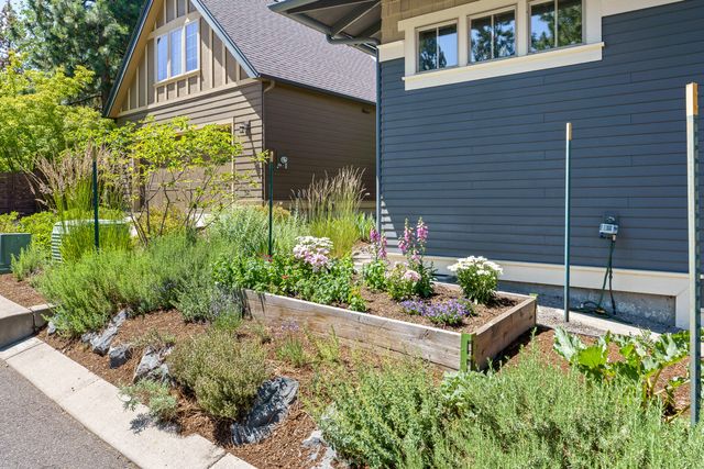 2322 NW High Lakes Loop, Bend, OR 97703