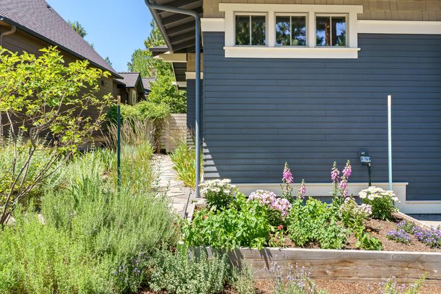 2322 NW High Lakes Loop, Bend, OR 97703