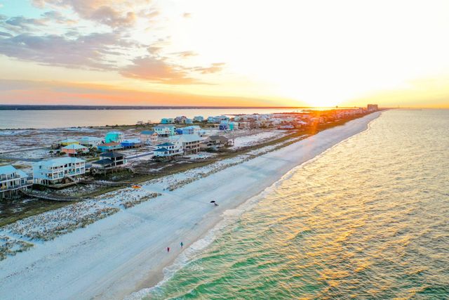 2584 Holley Way, Navarre, FL 32566