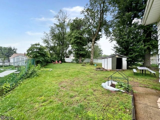38 Independence Dr, Roselle Boro, NJ 07203