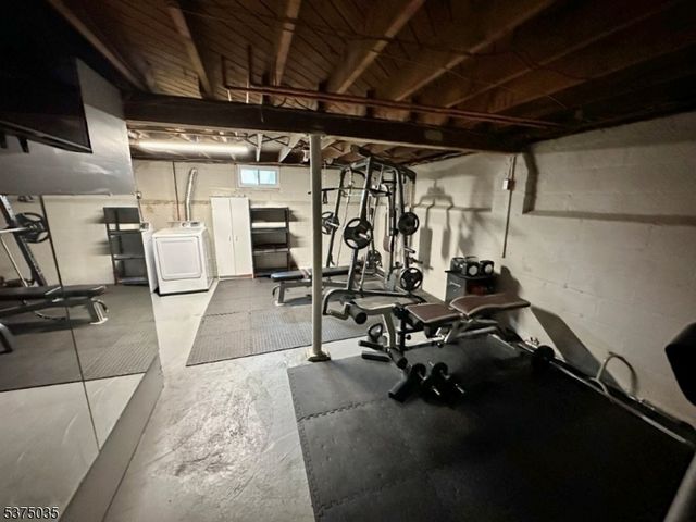 38 Independence Dr, Roselle Boro, NJ 07203