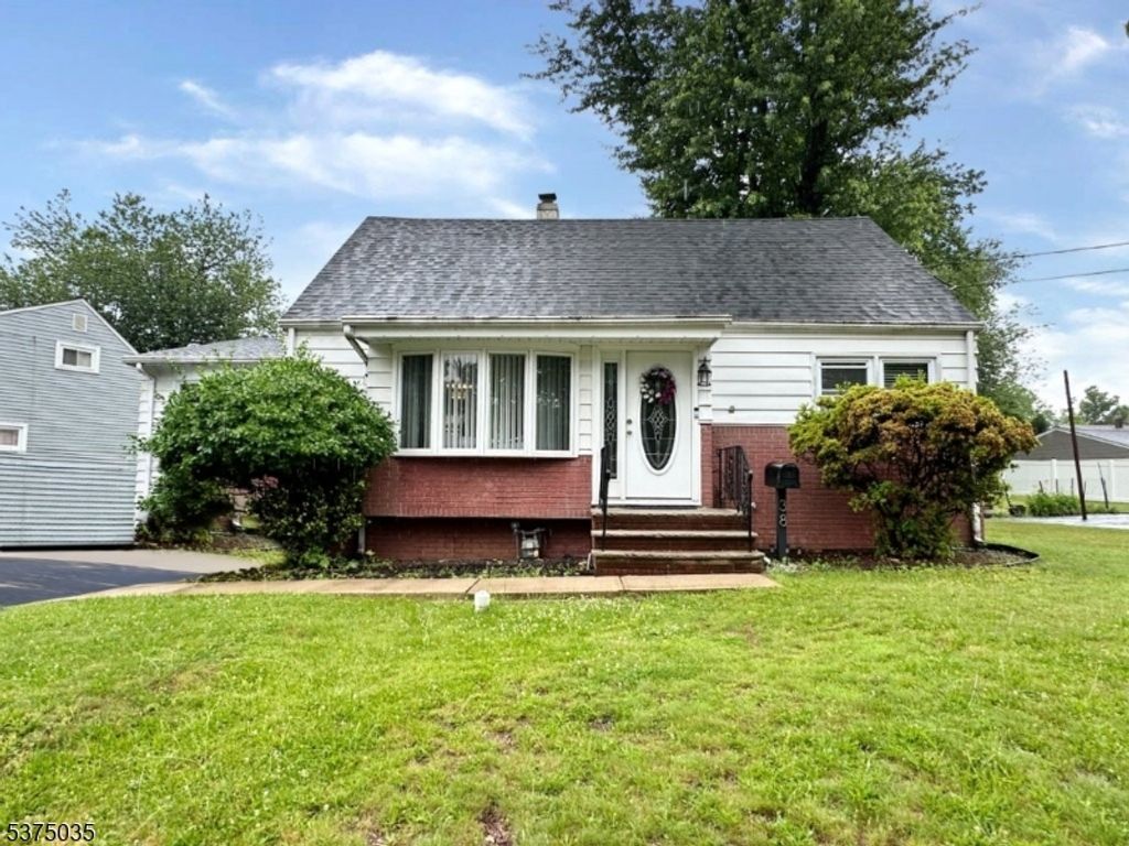 38 Independence Dr, Roselle Boro, NJ 07203