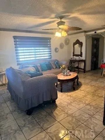 4624 E Rosecrans, Compton, CA 90221