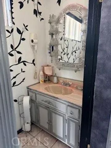 4624 E Rosecrans, Compton, CA 90221