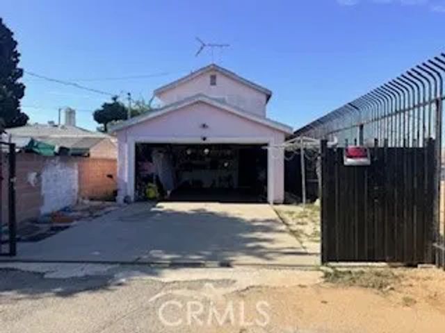 4624 E Rosecrans, Compton, CA 90221