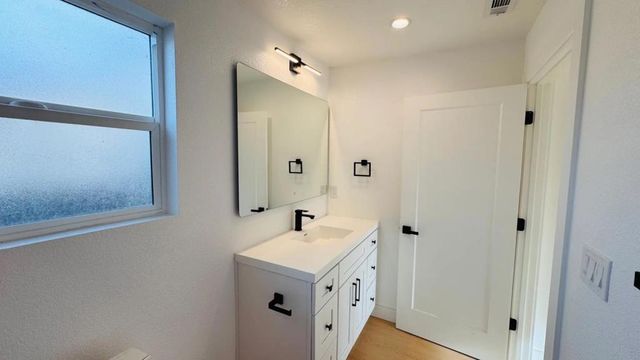 374 S 21st Street, San Jose, CA 95116