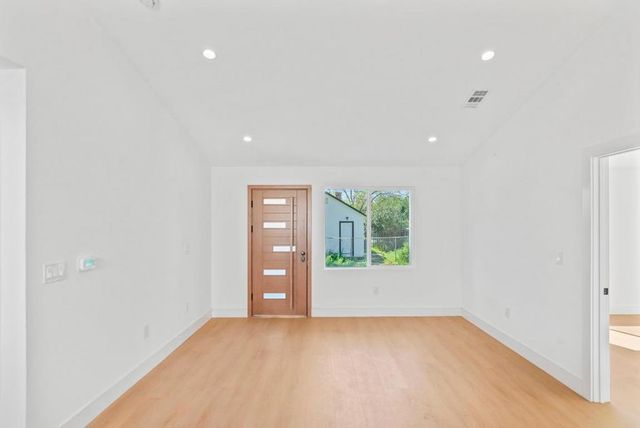 374 S 21st Street, San Jose, CA 95116