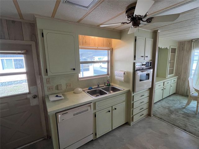 807 JOLANDA CIRCLE, Venice, FL 34285