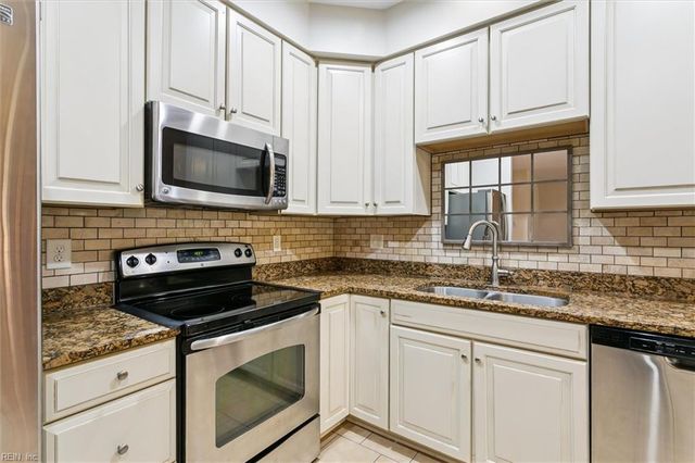 503 Alexia LN, Yorktown, VA 23690