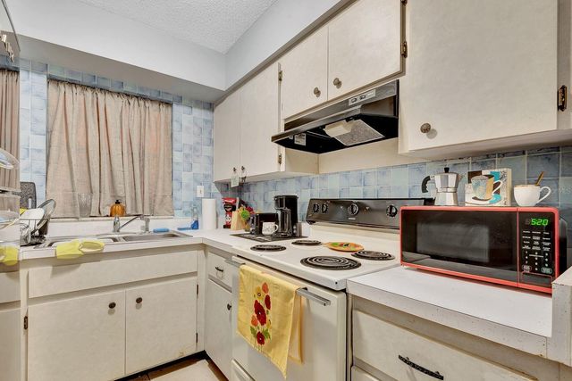 4507 9TH STREET W J1, Bradenton, FL 34207