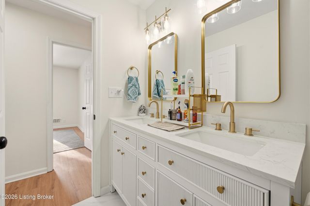 434 Whiteheath Ln, Louisville, KY 40243