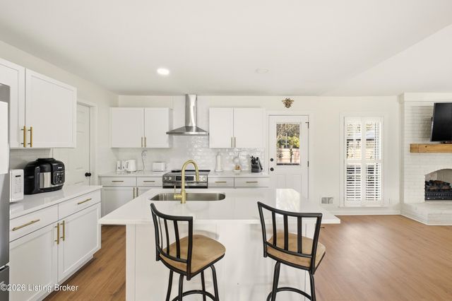 434 Whiteheath Ln, Louisville, KY 40243