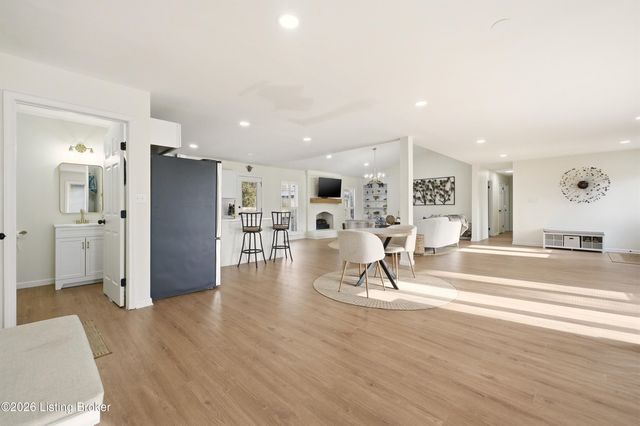 434 Whiteheath Ln, Louisville, KY 40243