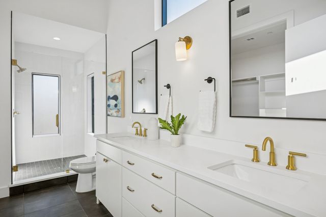 2151 Mail Avenue 101, Dallas, TX 75235