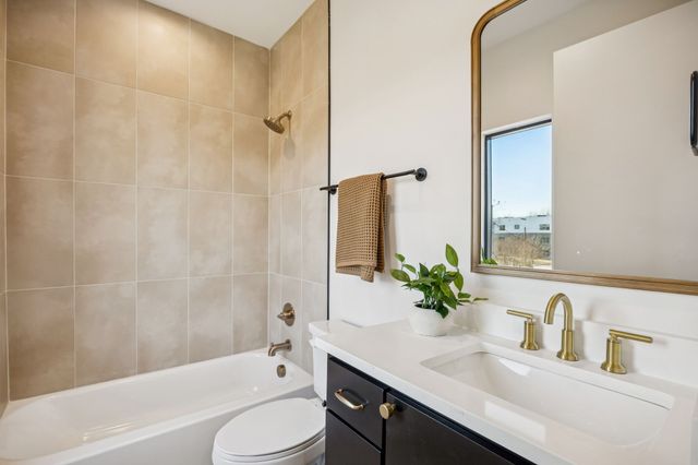 2151 Mail Avenue 101, Dallas, TX 75235