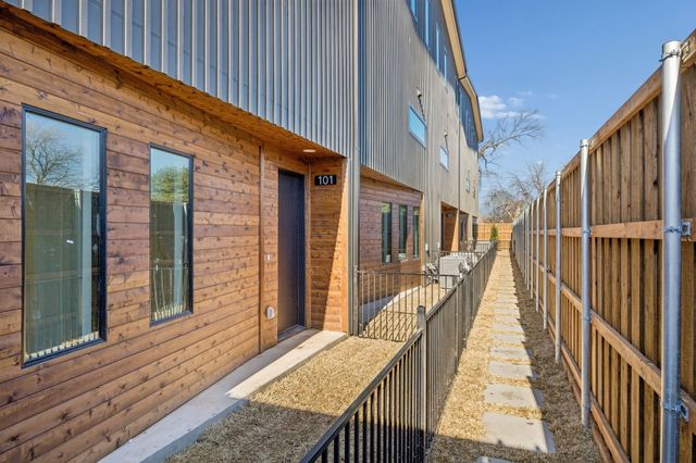 2151 Mail Avenue 101, Dallas, TX 75235