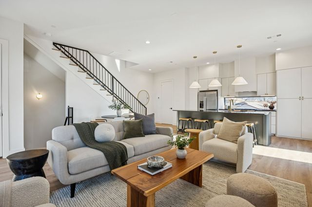 2151 Mail Avenue 101, Dallas, TX 75235