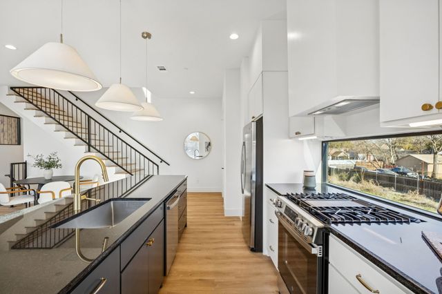 2151 Mail Avenue 101, Dallas, TX 75235