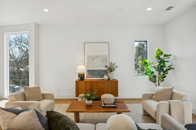 2151 Mail Avenue 101, Dallas, TX 75235