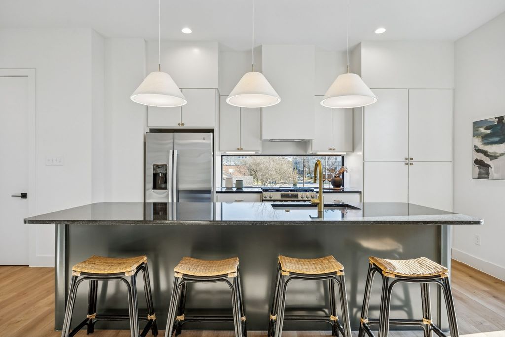 2151 Mail Avenue 101, Dallas, TX 75235