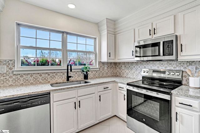 203 N Sandy Brook Way, Simpsonville, SC 29680