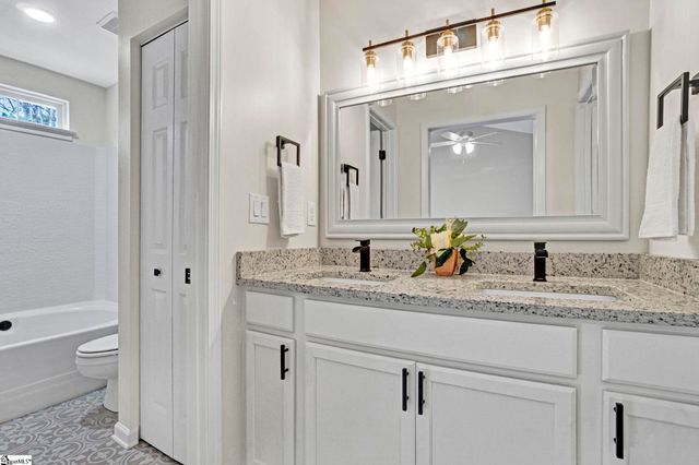 203 N Sandy Brook Way, Simpsonville, SC 29680