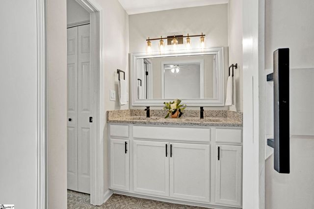 203 N Sandy Brook Way, Simpsonville, SC 29680