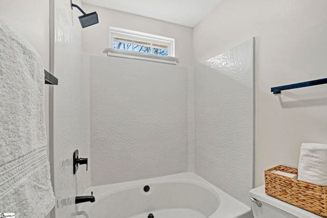 203 N Sandy Brook Way, Simpsonville, SC 29680