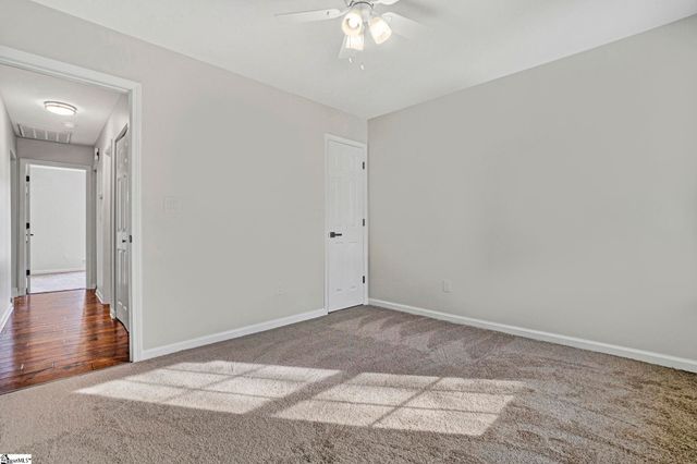 203 N Sandy Brook Way, Simpsonville, SC 29680