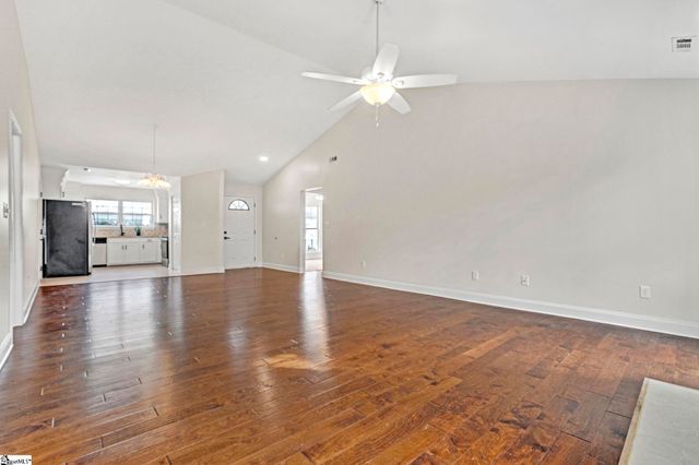 203 N Sandy Brook Way, Simpsonville, SC 29680