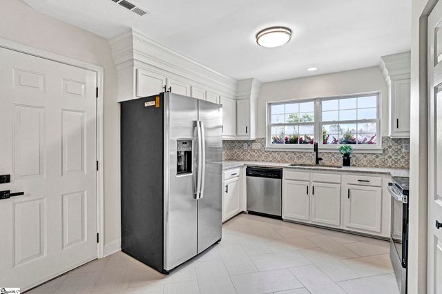 203 N Sandy Brook Way, Simpsonville, SC 29680