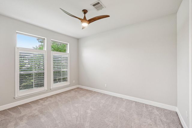131 Kellogg LN, Bastrop, TX 78602